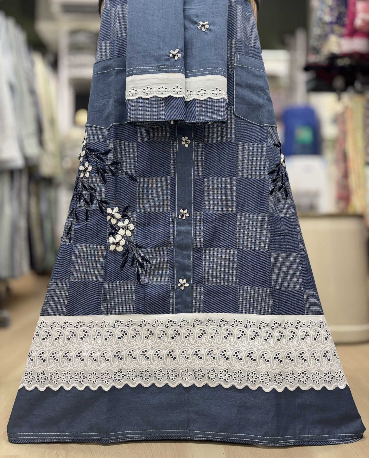 Denim Rida Flower Bunch Patch Front Pocket Rida Denim Rida Flower Bunch Patch Front Pocket Rida